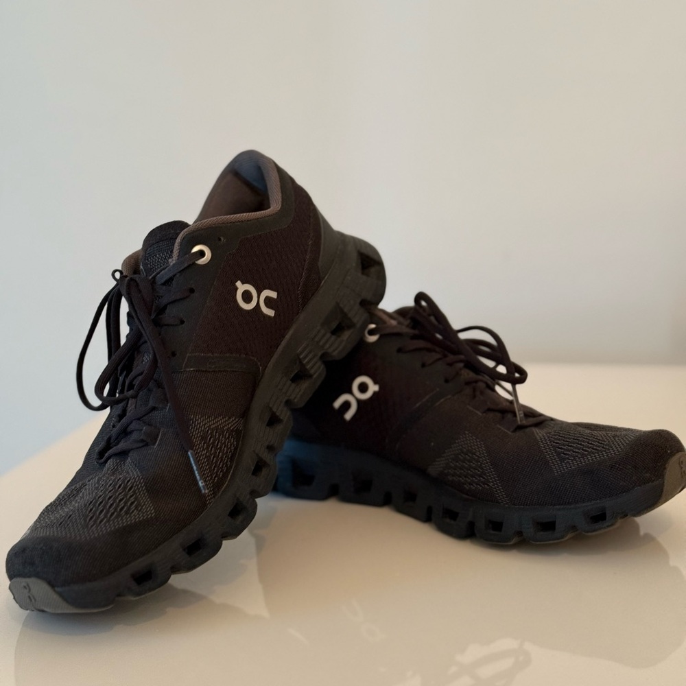 Cloud black sneakers size 7.5